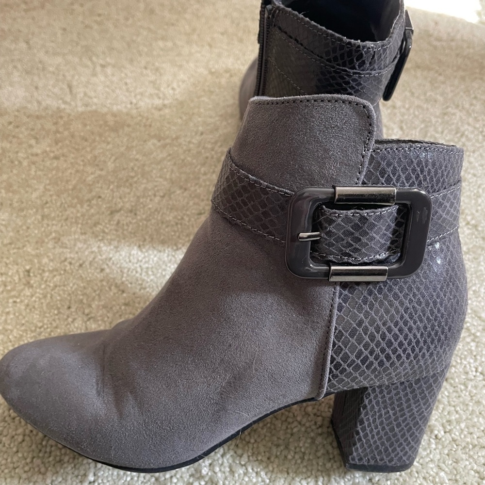 Woman’s Suede ankle boots
